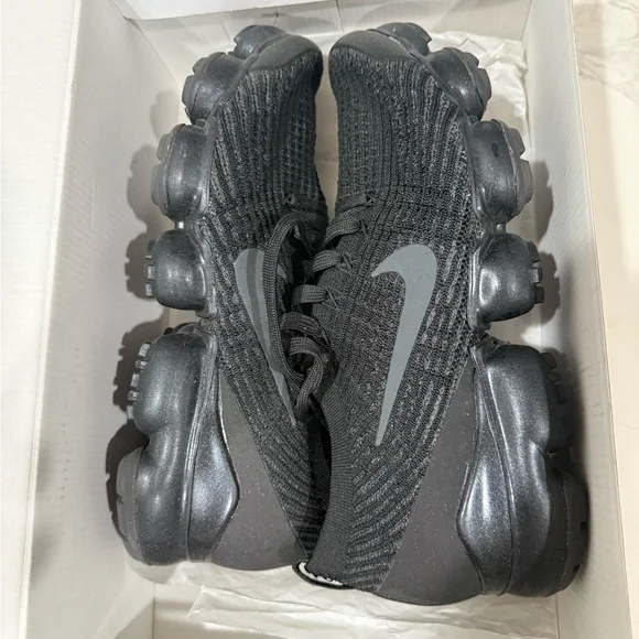 Nike Vapormax - Picture 1 of 5